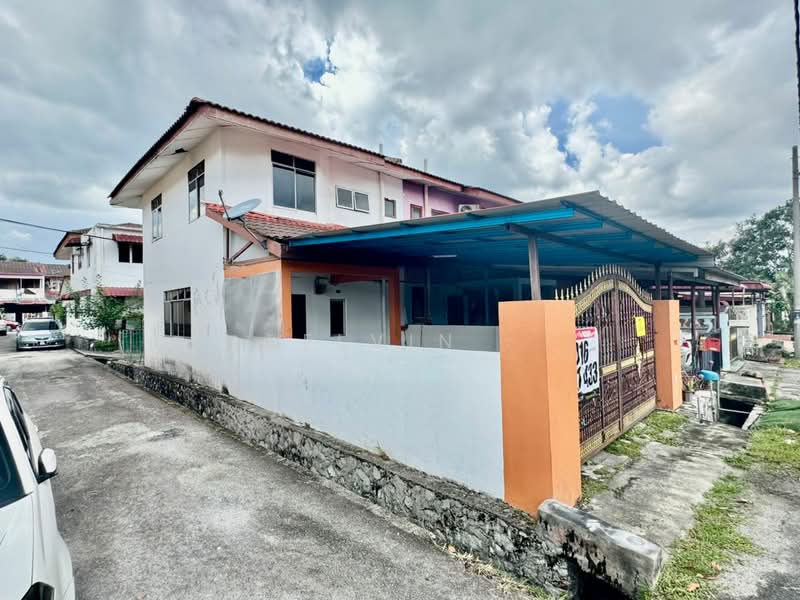 2-storey Terraced House for Sale in Bandar Bukit Beruntung (Bukit Beruntung) - Kelvin . - Exterior - PropertyGuru.com.my
