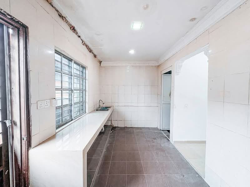 Rumah Teres 2 Tingkat untuk Dijual di Taman Sri Gombak (Gombak) - Hazeman Omar - Kitchen - PropertyGuru.com.my