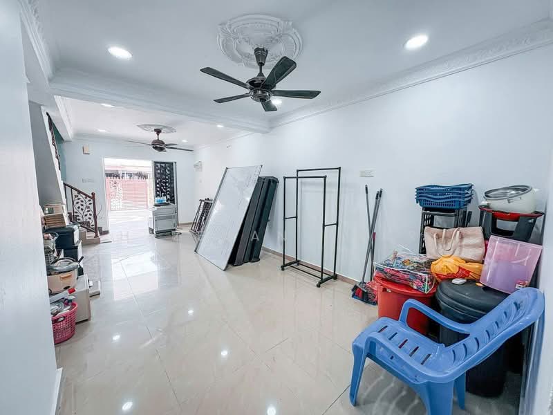 Rumah Teres 2 Tingkat untuk Dijual di Taman Sri Gombak (Gombak) - Hazeman Omar - Living Room - PropertyGuru.com.my