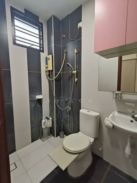 Rumah Teres 2 Tingkat untuk Disewa di Taman Bestari Indah (Ulu Tiram) - Ivy Low - Bathroom - PropertyGuru.com.my