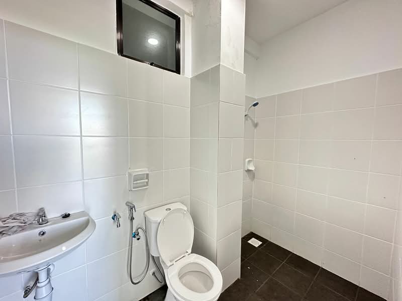 Rumah Flat untuk Disewa di PR1MA @ LARKIN INDAH - Cleo . - Bathroom - PropertyGuru.com.my
