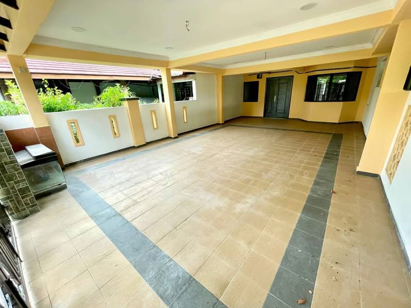 Rumah Teres 1 Tingkat untuk Dijual di Taman Nilai Perdana (Nilai) - Hazeman Omar - Exterior - PropertyGuru.com.my