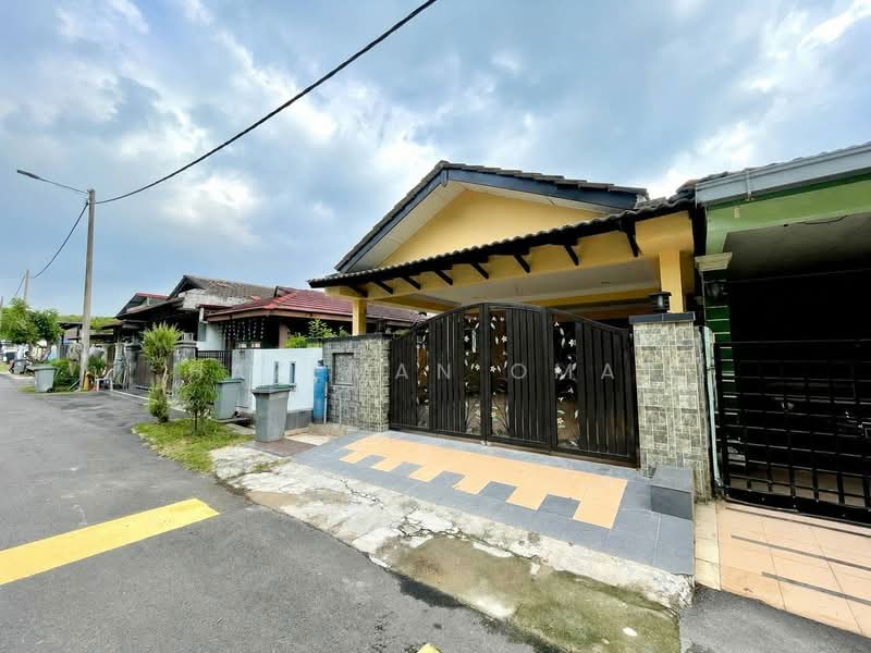 Rumah Teres 1 Tingkat untuk Dijual di Taman Nilai Perdana (Nilai) - Hazeman Omar - Exterior - PropertyGuru.com.my
