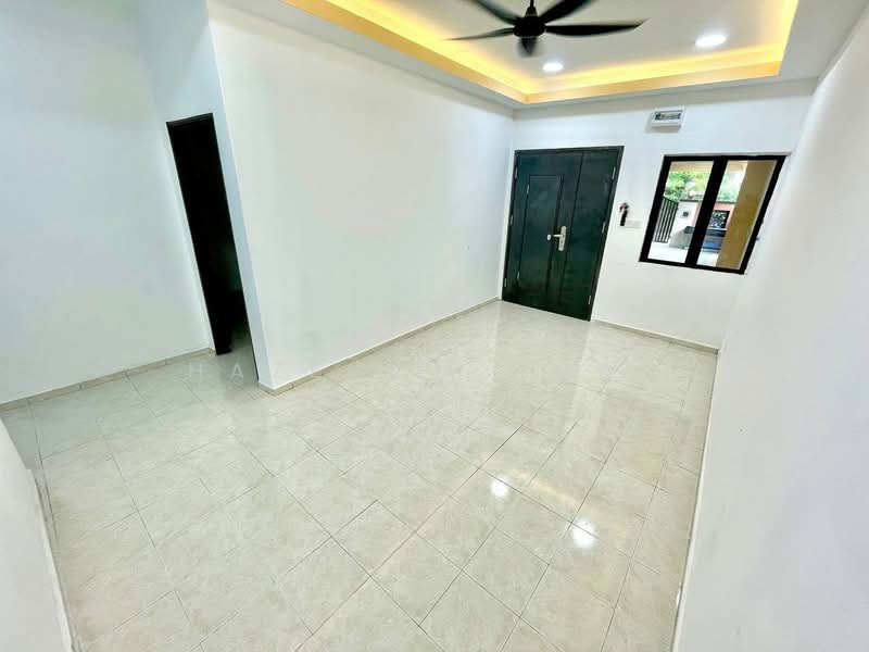 Rumah Teres 1 Tingkat untuk Dijual di Taman Nilai Perdana (Nilai) - Hazeman Omar - Interior - PropertyGuru.com.my