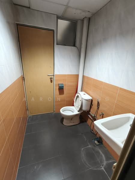 Kedai / Pejabat untuk Disewa di Petaling Jaya (Selangor) - Aaron Yiong - Bathroom - PropertyGuru.com.my