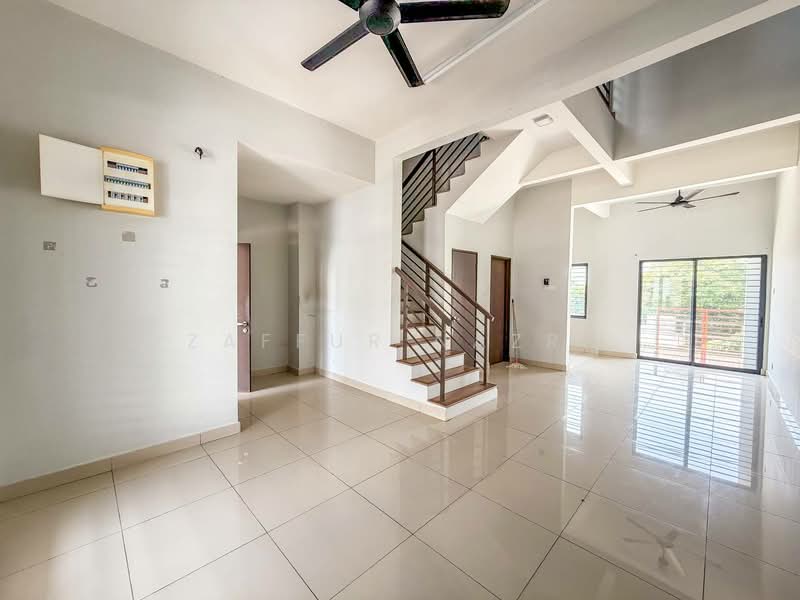 Rumah Teres 3 Tingkat untuk Dijual di Batang Kali (Selangor) - Zaffur Nazri - Living Room - PropertyGuru.com.my