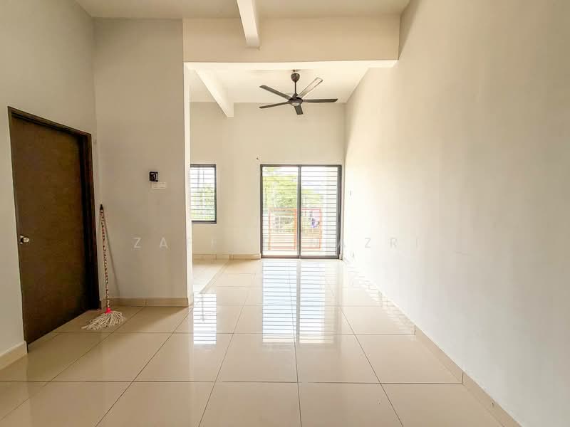 Rumah Teres 3 Tingkat untuk Dijual di Batang Kali (Selangor) - Zaffur Nazri - Living Room - PropertyGuru.com.my