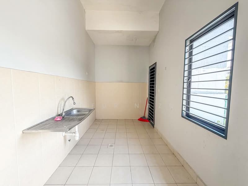 Rumah Teres 3 Tingkat untuk Dijual di Batang Kali (Selangor) - Zaffur Nazri - Kitchen - PropertyGuru.com.my