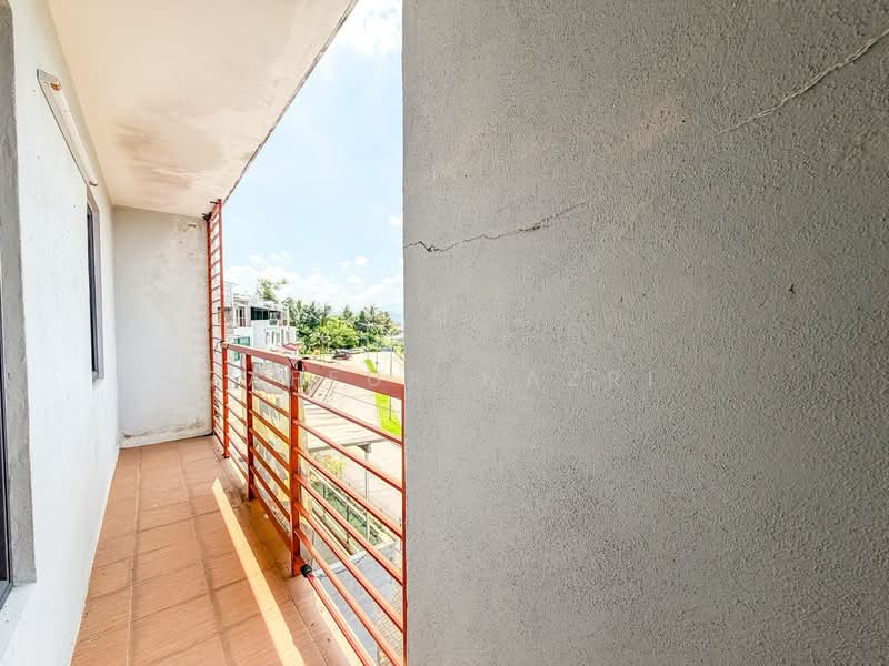 Rumah Teres 3 Tingkat untuk Dijual di Batang Kali (Selangor) - Zaffur Nazri - Balcony - PropertyGuru.com.my