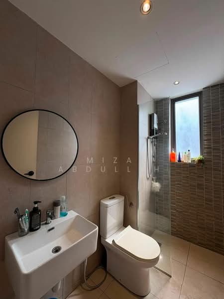 Servis Apartment untuk Disewa di Kenwingston Platz - Miza Abdullah - Bathroom - PropertyGuru.com.my