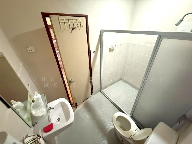 2-storey Terraced House for Sale in Bandar Nusaputra (Puchong) - Muhammad Ridhwan Mohd Huzairi - Bathroom - PropertyGuru.com.my