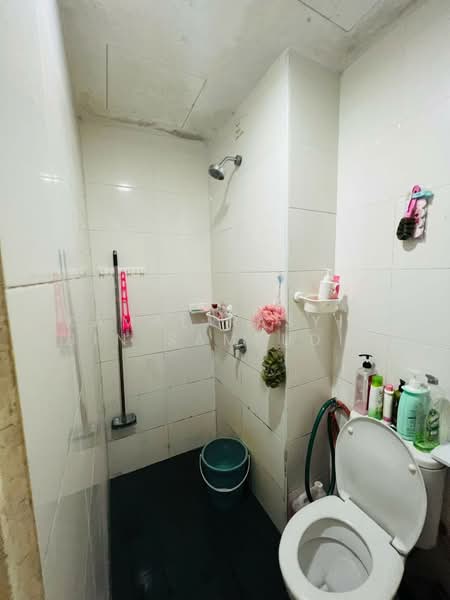 Service Residence for Rent at Vista Alam Serviced Apartment - Kamal Rasyid Bin Samsudin - Bathroom - PropertyGuru.com.my