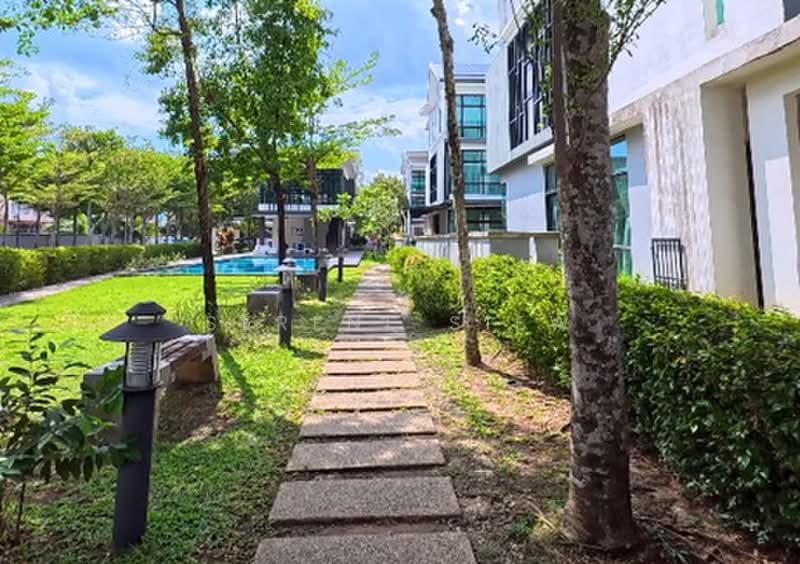 Rumah Berkembar untuk Dijual di Taman Bukit Serdang (Seri Kembangan) - Serene Siew - Exterior - PropertyGuru.com.my