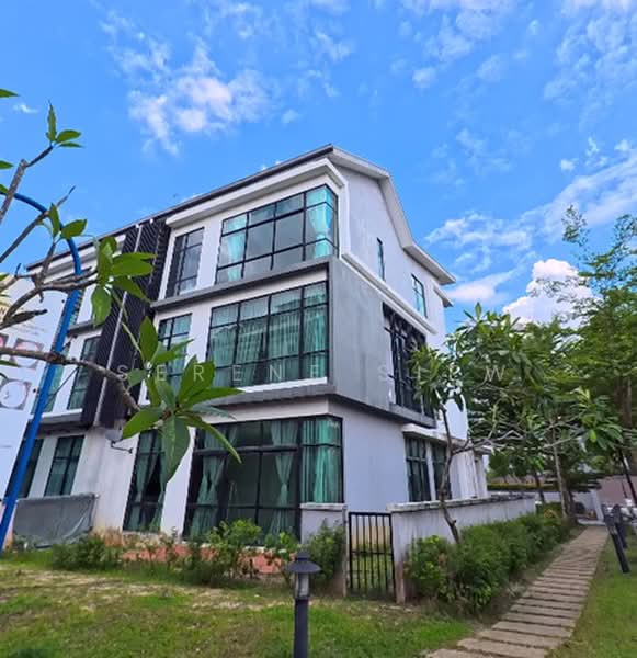 Rumah Berkembar untuk Dijual di Taman Bukit Serdang (Seri Kembangan) - Serene Siew - Exterior - PropertyGuru.com.my