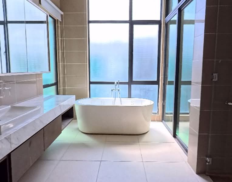 Rumah Berkembar untuk Dijual di Taman Bukit Serdang (Seri Kembangan) - Serene Siew - Bathroom - PropertyGuru.com.my