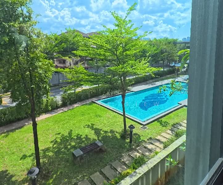 Rumah Berkembar untuk Dijual di Taman Bukit Serdang (Seri Kembangan) - Serene Siew - Pool - PropertyGuru.com.my