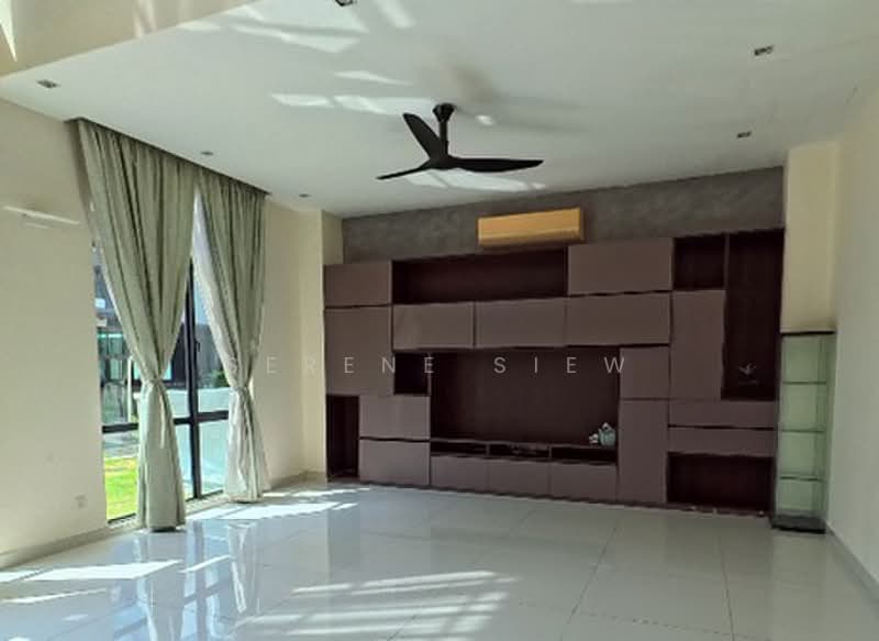 Rumah Berkembar untuk Dijual di Taman Bukit Serdang (Seri Kembangan) - Serene Siew - Living Room - PropertyGuru.com.my