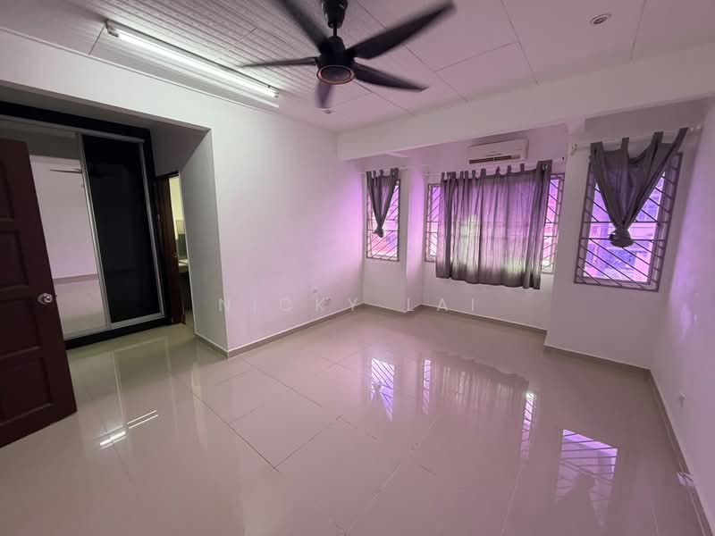 2-storey Terraced House for Sale in Bandar Country Homes (Rawang) - Nicky Lai - Bedroom - PropertyGuru.com.my