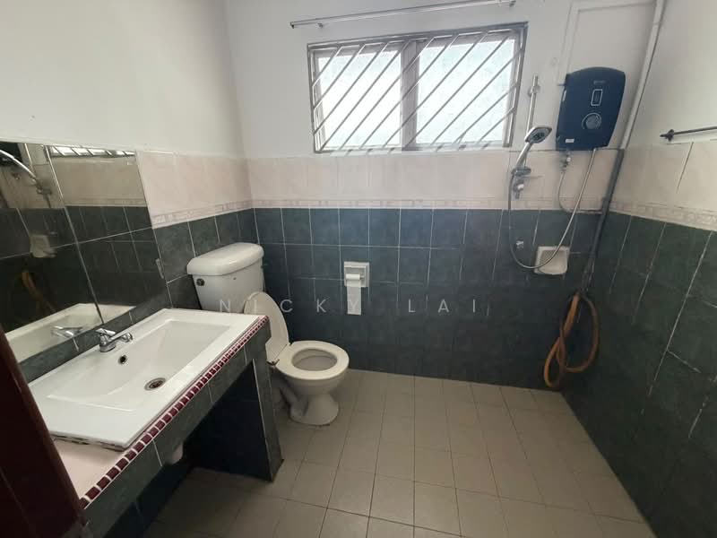 2-storey Terraced House for Sale in Bandar Country Homes (Rawang) - Nicky Lai - Bathroom - PropertyGuru.com.my