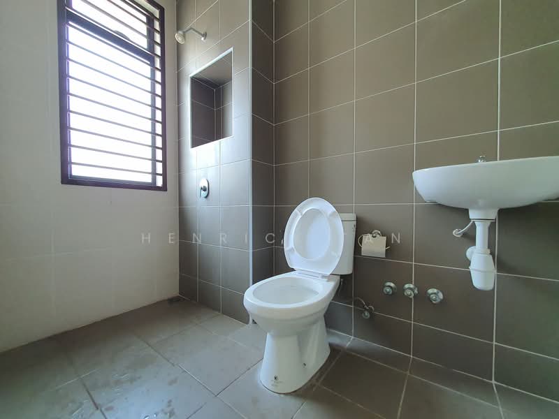 Rumah Teres 2-Tingkat untuk Disewa di Telok Panglima Garang (Selangor) - Henrick Tan - Bathroom - PropertyGuru.com.my