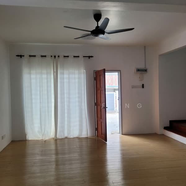 2-storey Terraced House for Sale in Rawang (Selangor) - Elisa Fong - Living Room - PropertyGuru.com.my