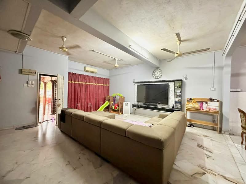 Rumah Teres 2 Tingkat untuk Dijual di Seksyen 5, Bandar Kinrara (Puchong) - Shazwan CH - Living Room - PropertyGuru.com.my
