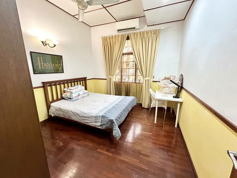 Rumah Banglo untuk Dijual di Bukit Jelutong (Shah Alam) - Reena Sarif - Bedroom - PropertyGuru.com.my