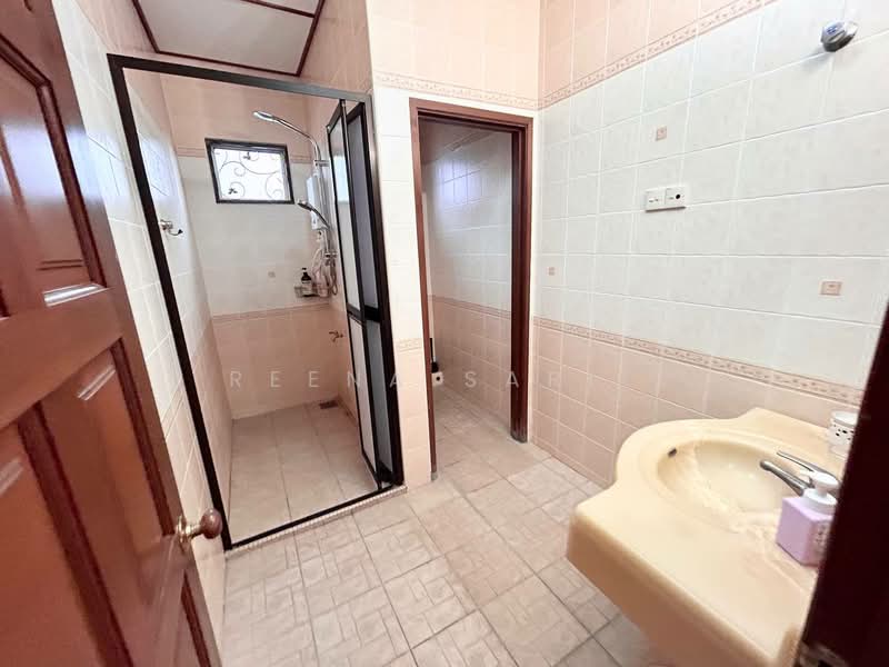 Rumah Banglo untuk Dijual di Bukit Jelutong (Shah Alam) - Reena Sarif - Bathroom - PropertyGuru.com.my