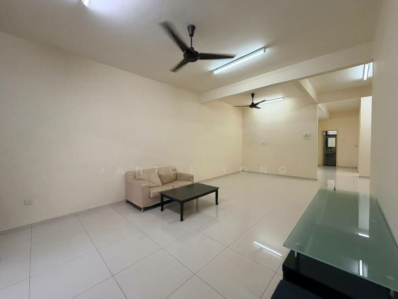 Rumah Teres 2 Tingkat untuk Disewa di Taman Mutiara Rini (Skudai) - Janice Yong - Living Room - PropertyGuru.com.my