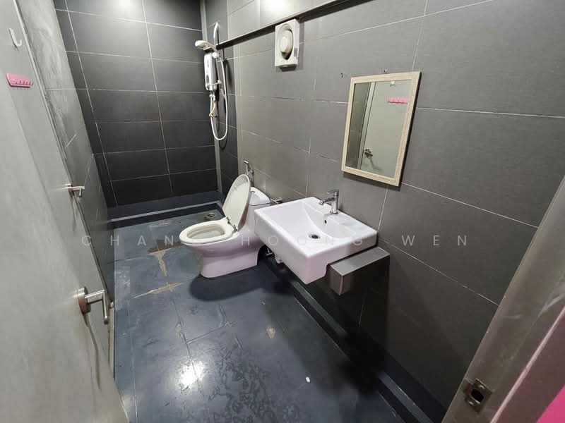 Kondominium untuk Disewa di Arte Subang West - Chang Hoong Wen - Bathroom - PropertyGuru.com.my