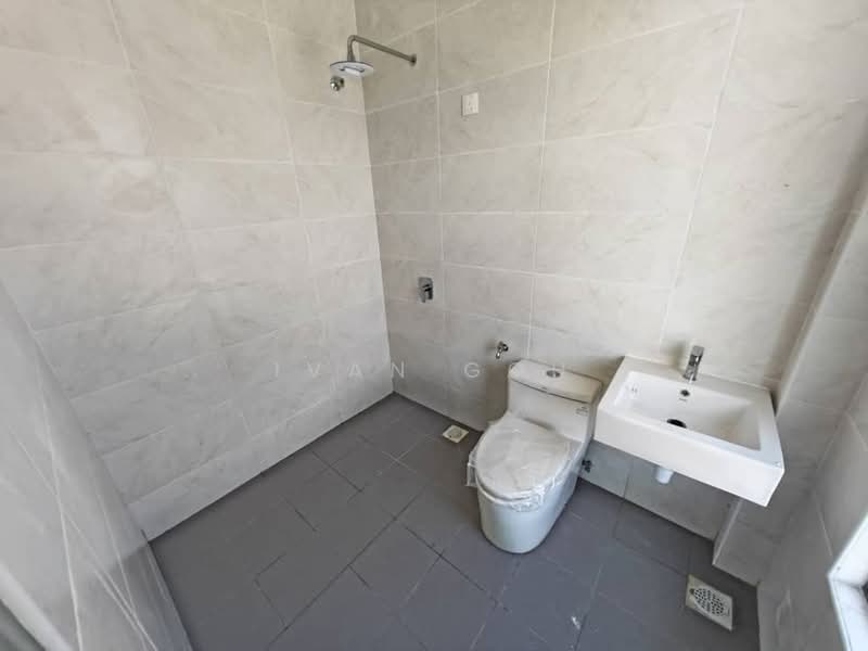 Rumah Berkembar untuk Dijual di Taman Merak (Bukit Baru) - Ivan Goh - Bathroom - PropertyGuru.com.my