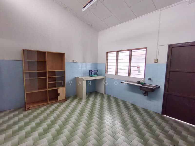 1-storey Terraced House for Sale in Kampung Lapan (Melaka City) - Ivan Goh - Kitchen - PropertyGuru.com.my