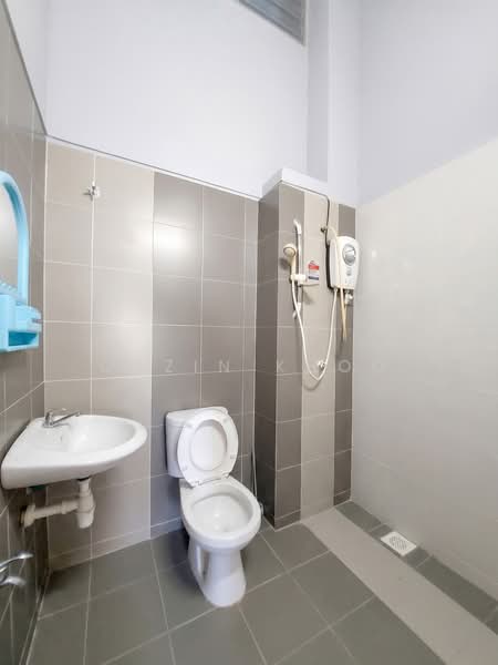 Semi-Detached House for Sale in Kelebang (Ipoh) - Qazin Khoo - Bathroom - PropertyGuru.com.my