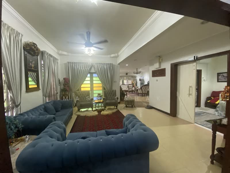 Servis Apartment untuk Dijual di Ukay Perdana - Mass Ishak - Living Room - PropertyGuru.com.my