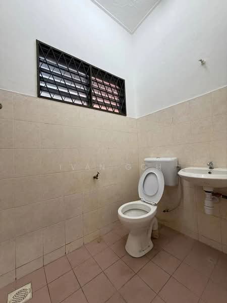 1-storey Terraced House for Sale in Taman Mas Merah (Batu Berendam) - Ivan Goh - Bathroom - PropertyGuru.com.my