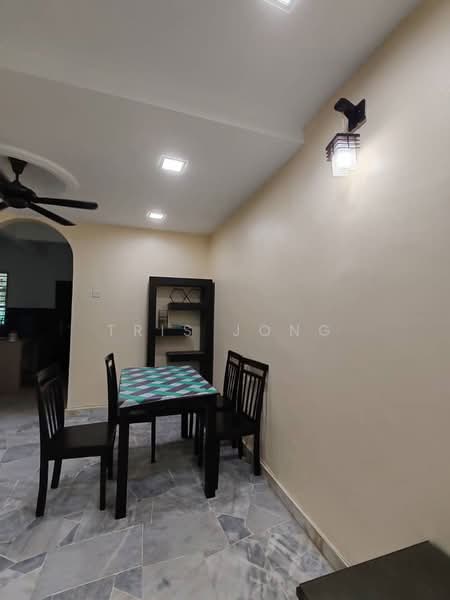 Rumah Teres 2 Tingkat untuk Disewa di Rawang Perdana 1 (Rawang) - Tris Jong - Dining Room - PropertyGuru.com.my