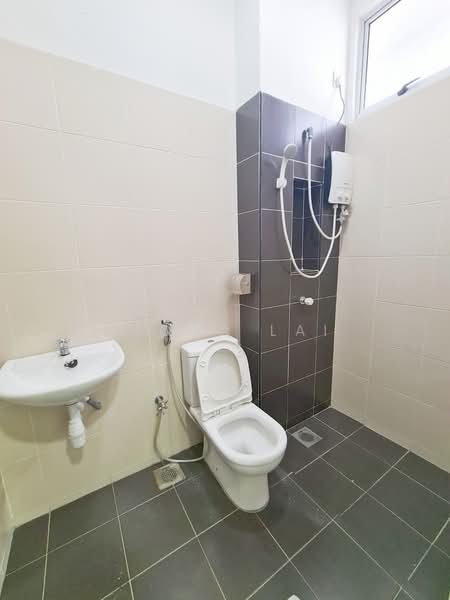 2-storey Terraced House for Sale in Taman Mount Austin (Tebrau) - Fiona Lai - Bathroom - PropertyGuru.com.my