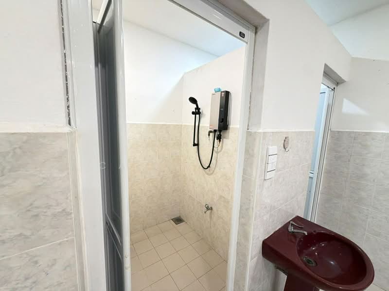 1-storey Terraced House for Rent in Taman Sentosa (Johor Bahru) - Calley Chin - Bathroom - PropertyGuru.com.my