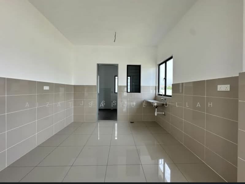 Semi-Detached House for Sale in Setia Utama (Setia Alam) - Aizat Saifulrullah - Kitchen - PropertyGuru.com.my