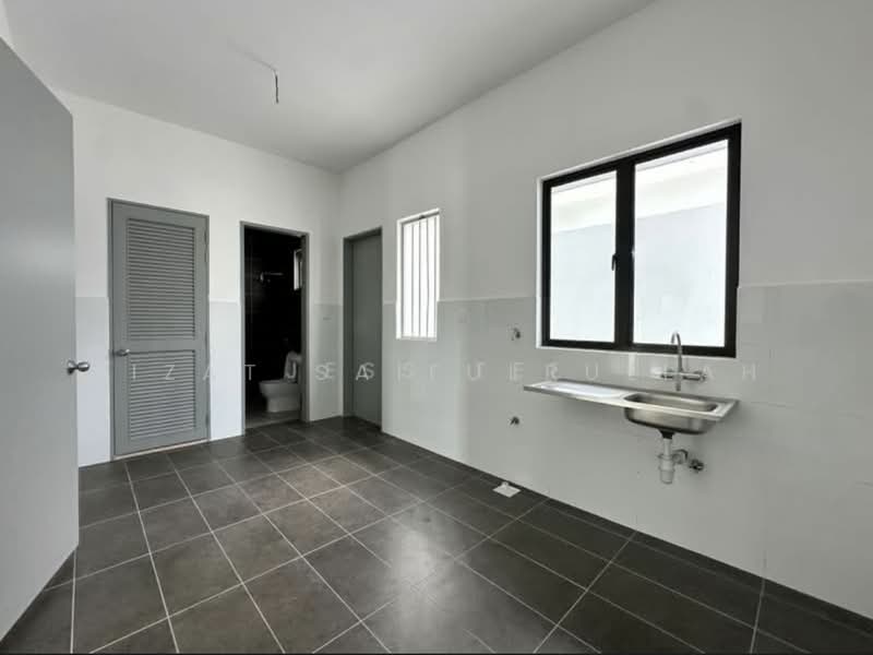 Semi-Detached House for Sale in Setia Utama (Setia Alam) - Aizat Saifulrullah - Bathroom - PropertyGuru.com.my