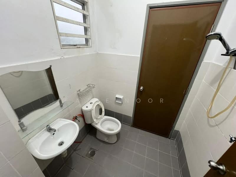 2-storey Terraced House for Sale in Shah Alam (Selangor) - Fazie Noor - Bathroom - PropertyGuru.com.my