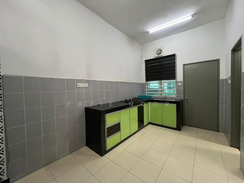 2-storey Terraced House for Sale in Shah Alam (Selangor) - Fazie Noor - Kitchen - PropertyGuru.com.my