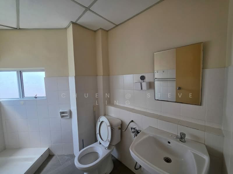 Kondominium untuk Dijual di Desarina Condominium - Yi Chuen @ Steve Ling - Bathroom - PropertyGuru.com.my