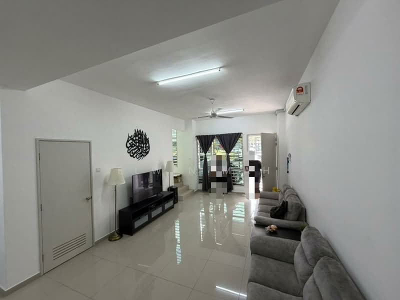 Rumah Teres 2 Tingkat untuk Dijual di Bandar Tasik Puteri (Rawang) - Elwin Mah - Living Room - PropertyGuru.com.my