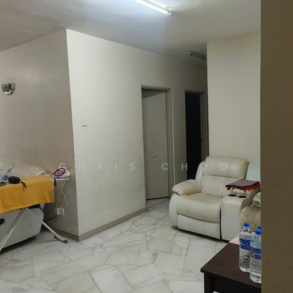 Pangsapuri untuk Disewa di Sri Intan 1 - Chris Choo - Living Room - PropertyGuru.com.my