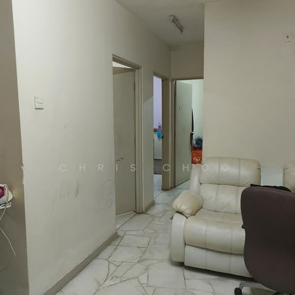 Pangsapuri untuk Disewa di Sri Intan 1 - Chris Choo - Living Room - PropertyGuru.com.my