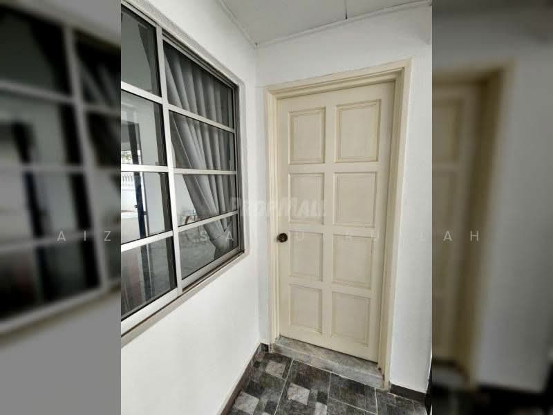 Terraced House for Sale in Bandar Kinrara Seksyen 5 (Bandar Kinrara) - Aizat Saifulrullah - Entrance - PropertyGuru.com.my