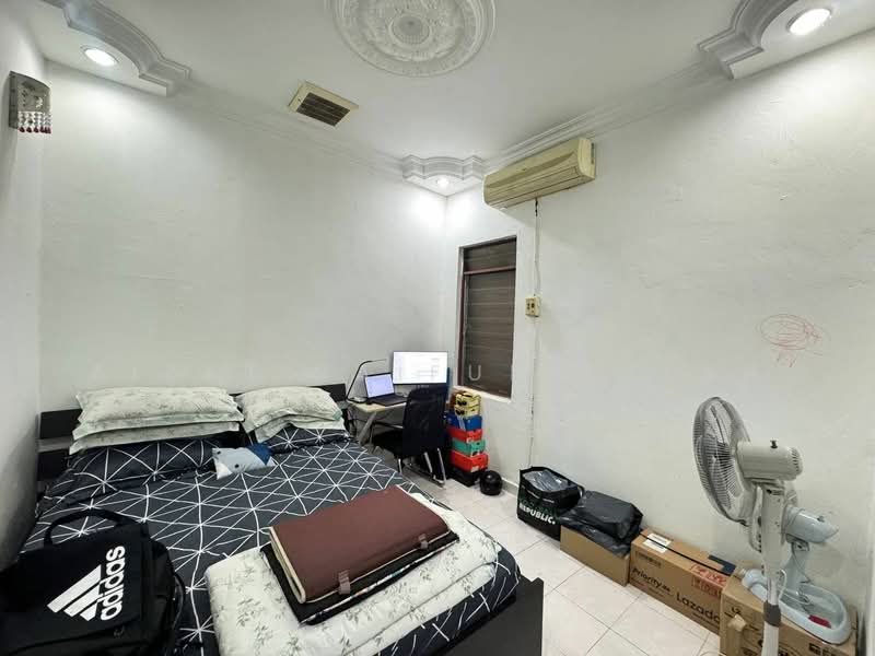 1-storey Terraced House for Sale in Bandar Kinrara Seksyen 1 (Bandar Kinrara) - Aizat Saifulrullah - Bedroom - PropertyGuru.com.my