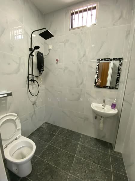 Rumah Teres untuk Disewa di Taman Desa Tebrau (Tebrau) - JOANNE YONG - Bathroom - PropertyGuru.com.my