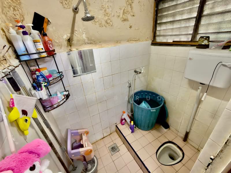 Rumah Teres 2 Tingkat untuk Dijual di Taman Putra (Ampang) - Abid Sabarudin - Bathroom - PropertyGuru.com.my